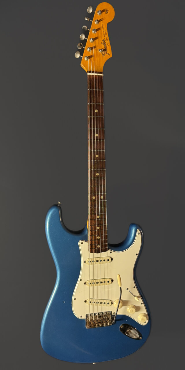 Fender Stratocaster 2NOV65B 1965-1966 Lake Placid Blue Metallic Refin