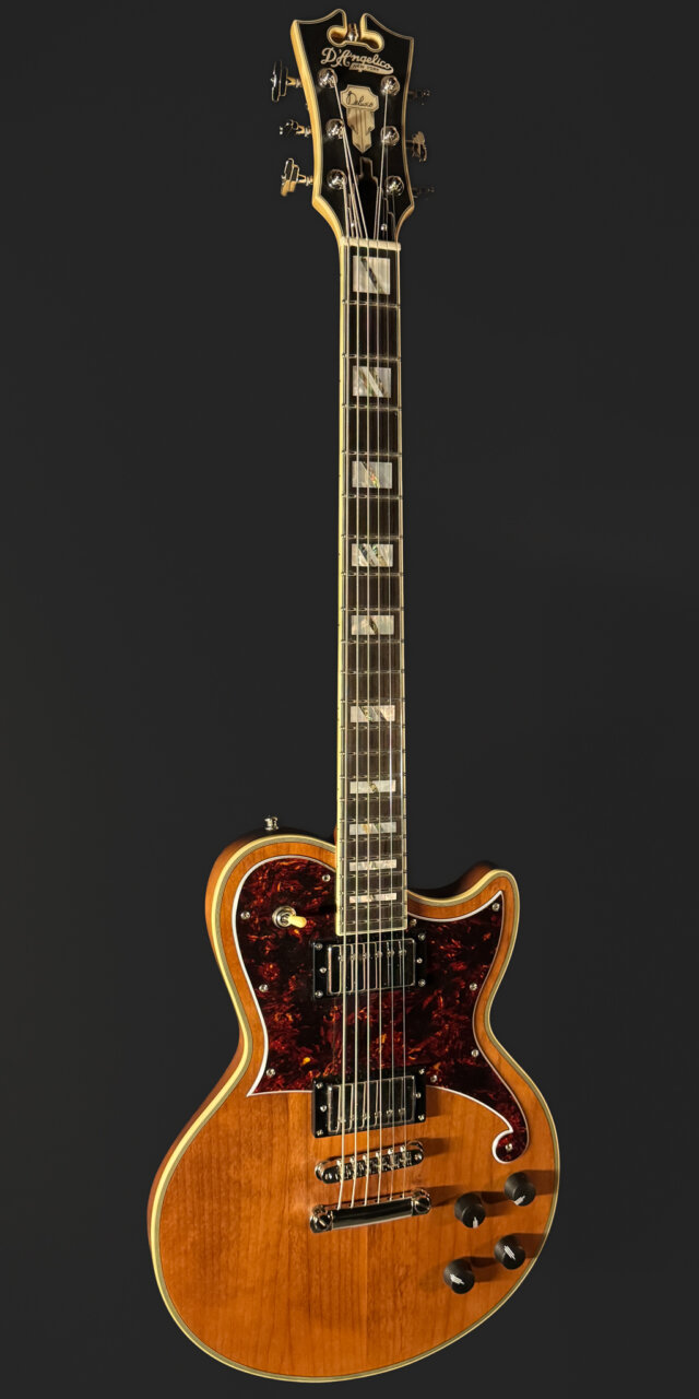 D`Angelico Deluxe Atlantic Baritone Matte Walnut