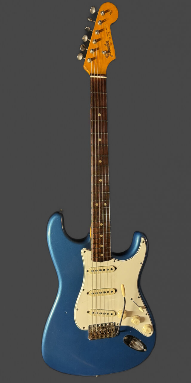 Fender Stratocaster 2NOV65B 1966 Lake Placid Blue Metallic -Original!
