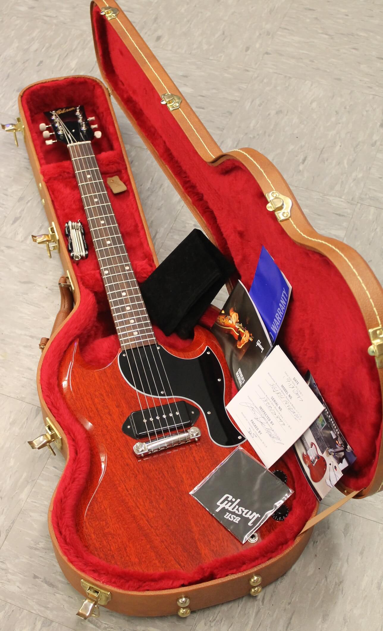 Gibson-SG-Junior-2018-in-case- 